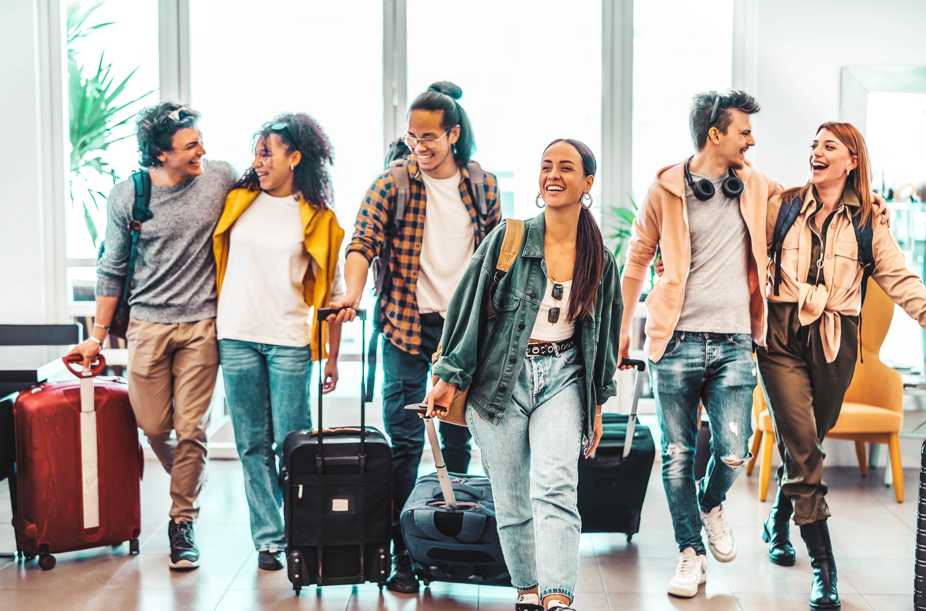 Photo of young people with luggage