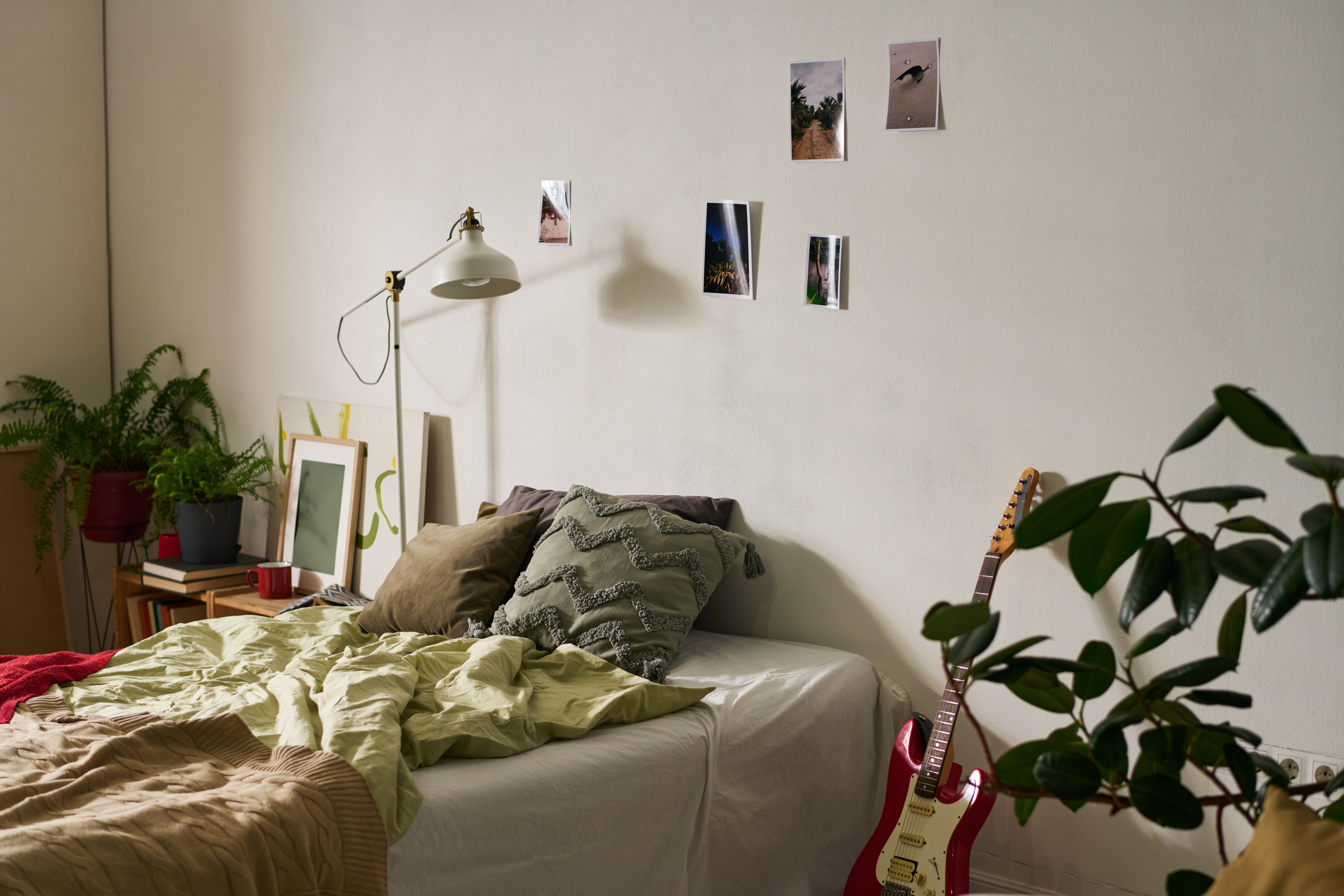Ornaments and trinkets in bedroom